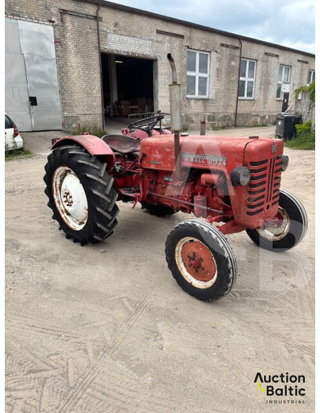 MCCORMICK International Farmall D-324 - جرار: صور 1 MCCORMICK International Farmall D-324 - جرار: صور 1