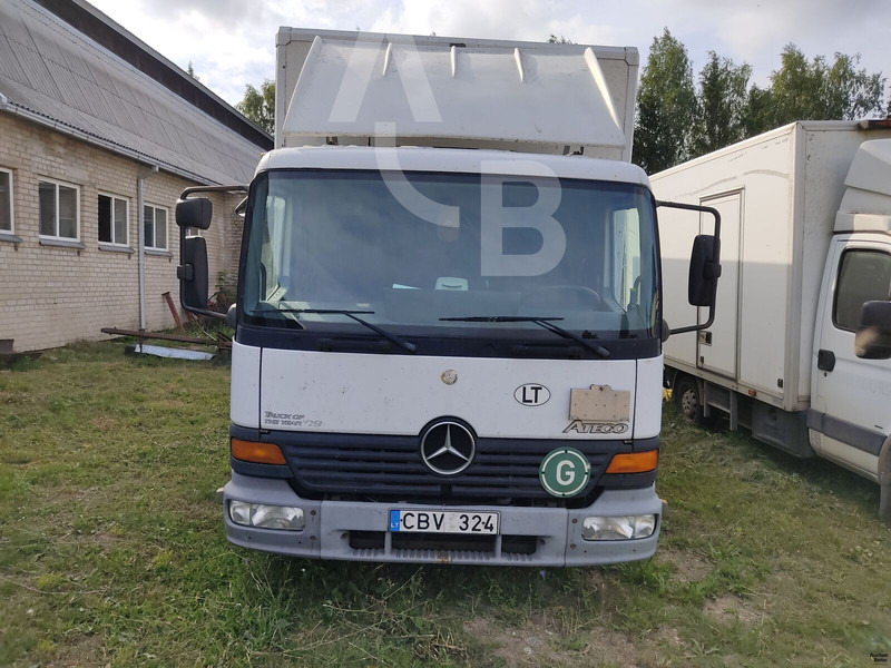 Mercedes-Benz 815 - شاحنة نقل خيل: صور 3 Mercedes-Benz 815 - شاحنة نقل خيل: صور 3