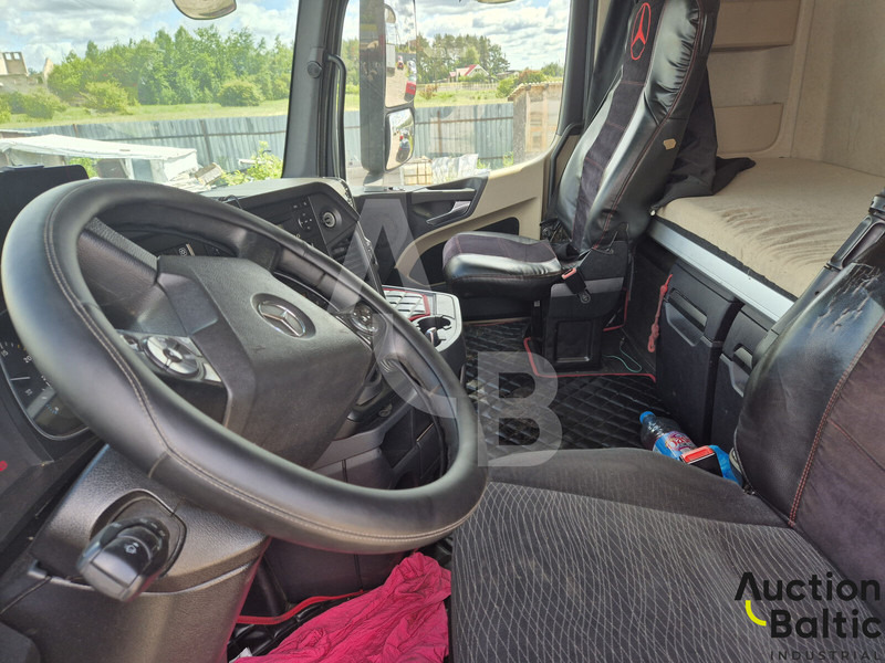 شاحنة جرار Mercedes-Benz Actros 1843: صور 12