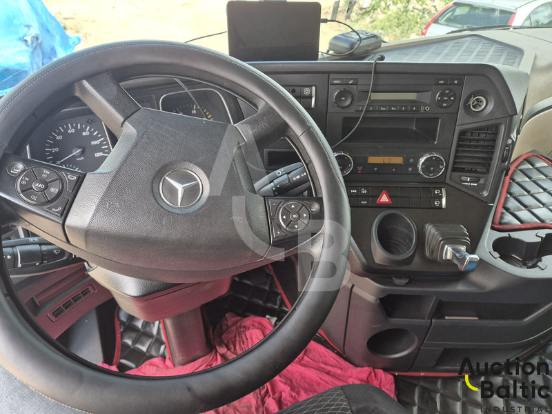 شاحنة جرار Mercedes-Benz Actros 1843: صور 11 شاحنة جرار Mercedes-Benz Actros 1843: صور 11