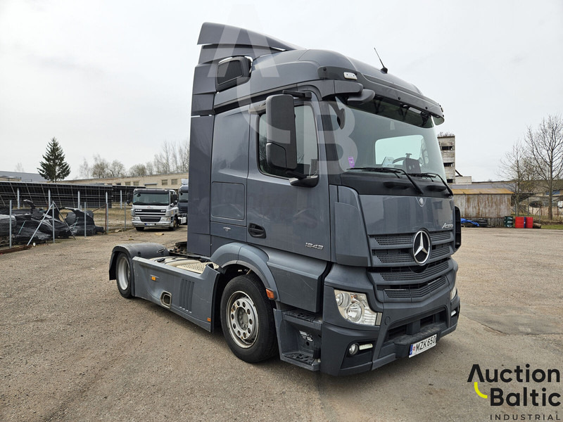 Mercedes-Benz Actros 1843 - شاحنة جرار: صور 1 Mercedes-Benz Actros 1843 - شاحنة جرار: صور 1