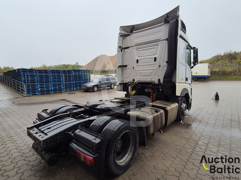 Mercedes-Benz Actros 1845 - شاحنة جرار: صور 4 Mercedes-Benz Actros 1845 - شاحنة جرار: صور 4