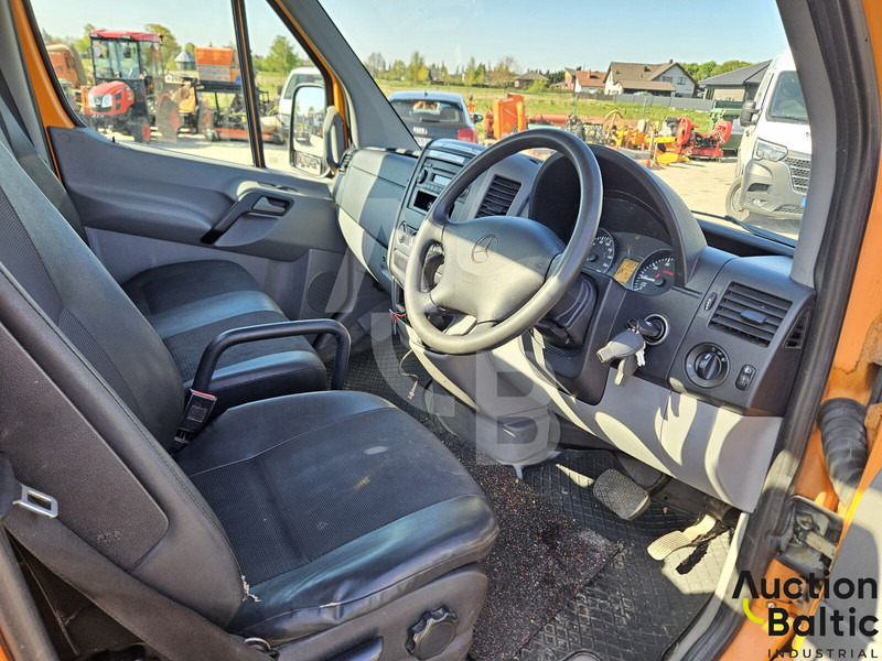 Mercedes-Benz Sprinter - شاحنة القمامة: صور 5 Mercedes-Benz Sprinter - شاحنة القمامة: صور 5