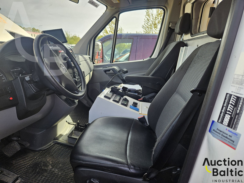 Mercedes-Benz Sprinter - سيارة إسعاف: صور 5 Mercedes-Benz Sprinter - سيارة إسعاف: صور 5