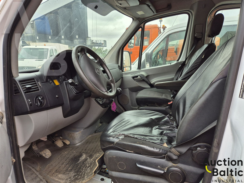 Mercedes-Benz Sprinter - الشاحنات الصغيرة ستائر: صور 5 Mercedes-Benz Sprinter - الشاحنات الصغيرة ستائر: صور 5