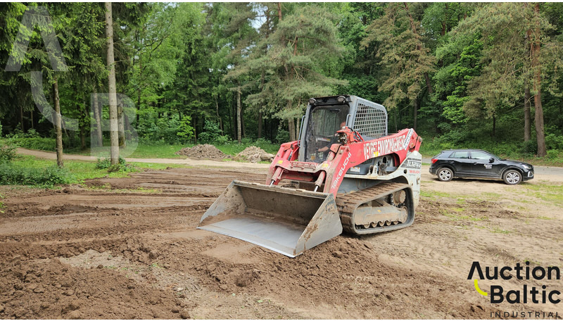 Takeuchi TL12V-2 - اللودر المجنزر: صور 1 Takeuchi TL12V-2 - اللودر المجنزر: صور 1