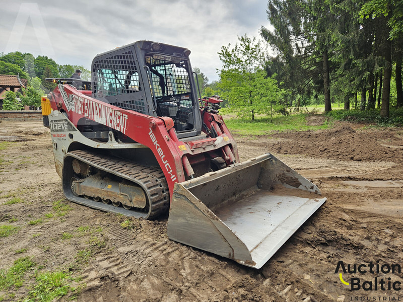 Takeuchi TL12V-2 - اللودر المجنزر: صور 2 Takeuchi TL12V-2 - اللودر المجنزر: صور 2