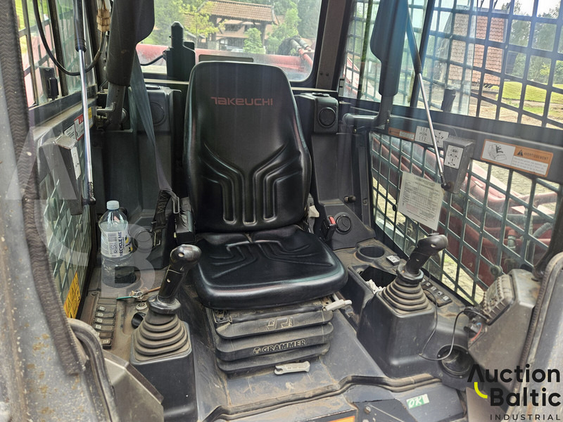 Takeuchi TL12V-2 - اللودر المجنزر: صور 5 Takeuchi TL12V-2 - اللودر المجنزر: صور 5