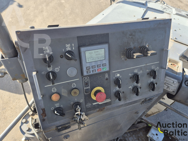 آلة أسفلت Wirtgen W50DC: صور 11