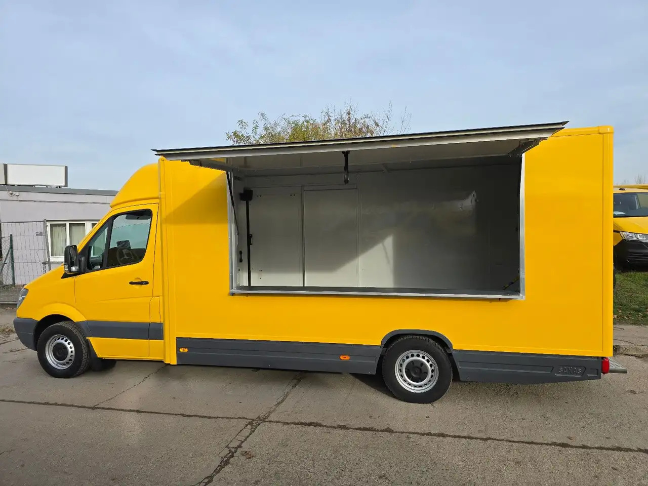 Mercedes-Benz Sprinter/Foodtruck/ 1. Hand - شاحنات طعام: صور 3 Mercedes-Benz Sprinter/Foodtruck/ 1. Hand - شاحنات طعام: صور 3