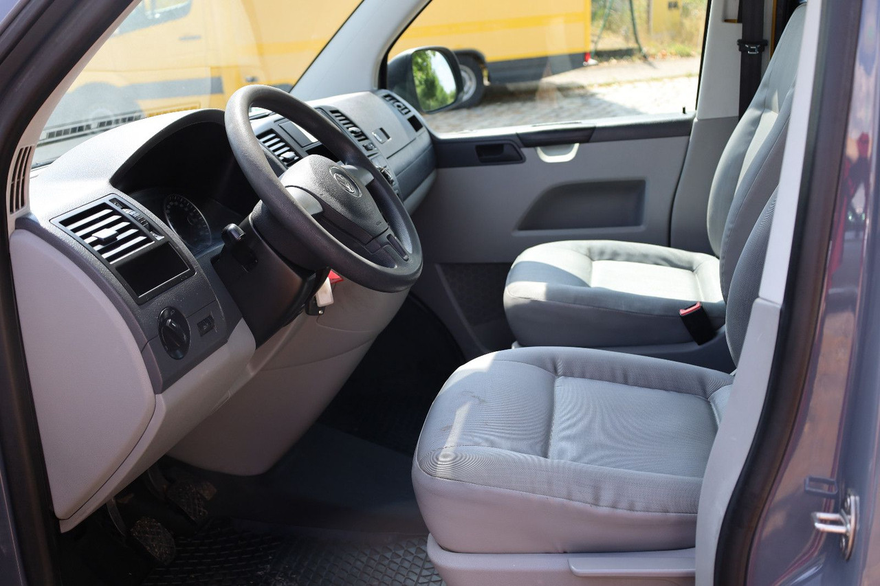 Volkswagen T5 Transporter Kasten-Kombi 2.0 TDI/EU5/5-Sitze - ميكروباص: صور 5 Volkswagen T5 Transporter Kasten-Kombi 2.0 TDI/EU5/5-Sitze - ميكروباص: صور 5
