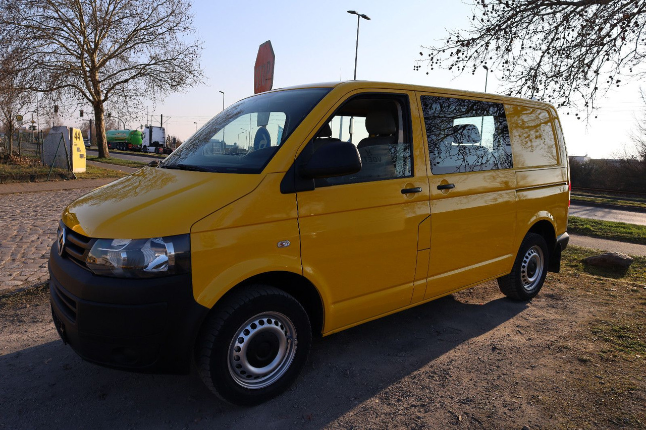 Volkswagen T5 Transporter Kasten-Kombi 2.0 TDI/EU5/5-Sitze - ميكروباص: صور 2 Volkswagen T5 Transporter Kasten-Kombi 2.0 TDI/EU5/5-Sitze - ميكروباص: صور 2