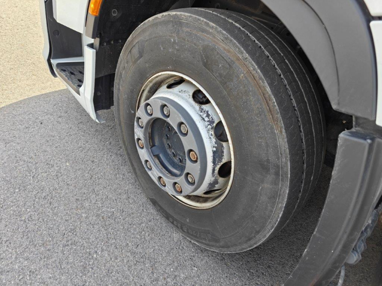 IVECO S-Way AS440S46T/P2LNG Euro6 Intarder Klima - شاحنة جرار: صور 5 IVECO S-Way AS440S46T/P2LNG Euro6 Intarder Klima - شاحنة جرار: صور 5