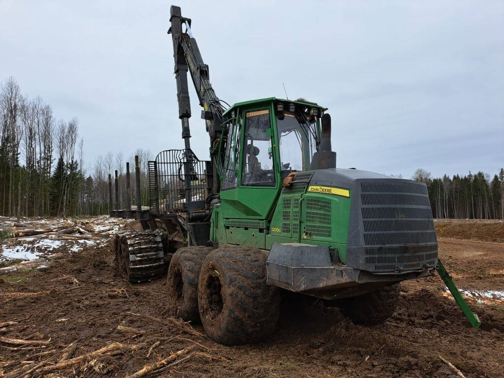 John Deere 1210 G - شاحنات نقل الأخشاب في الغابات: صور 2 John Deere 1210 G - شاحنات نقل الأخشاب في الغابات: صور 2