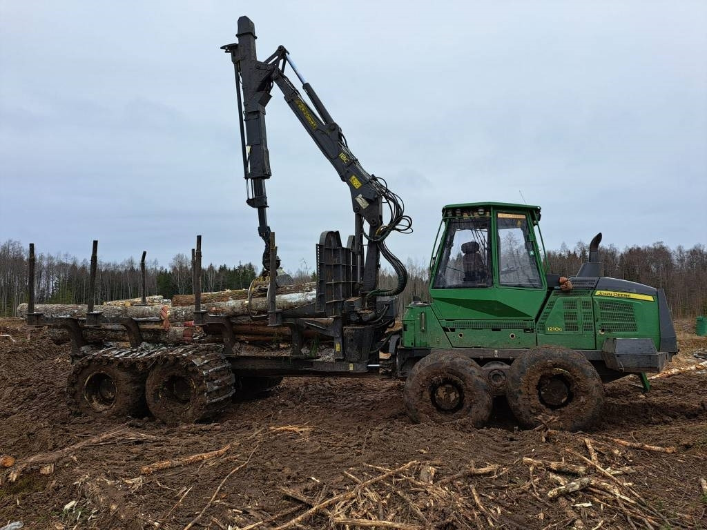John Deere 1210 G - شاحنات نقل الأخشاب في الغابات: صور 4 John Deere 1210 G - شاحنات نقل الأخشاب في الغابات: صور 4