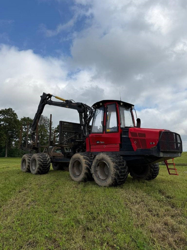 Komatsu 865 - شاحنات نقل الأخشاب في الغابات: صور 2 Komatsu 865 - شاحنات نقل الأخشاب في الغابات: صور 2