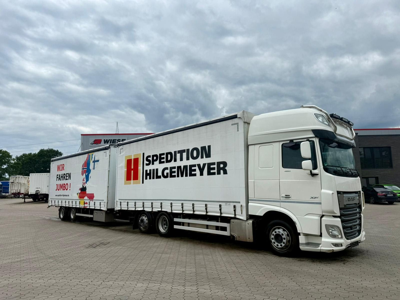 DAF XF 480 FAN LowDeck 6x2 Jumbo Inklusive Anhänger - شاحنة ستارة, مقطورة ستارة: صور 1 DAF XF 480 FAN LowDeck 6x2 Jumbo Inklusive Anhänger - شاحنة ستارة, مقطورة ستارة: صور 1