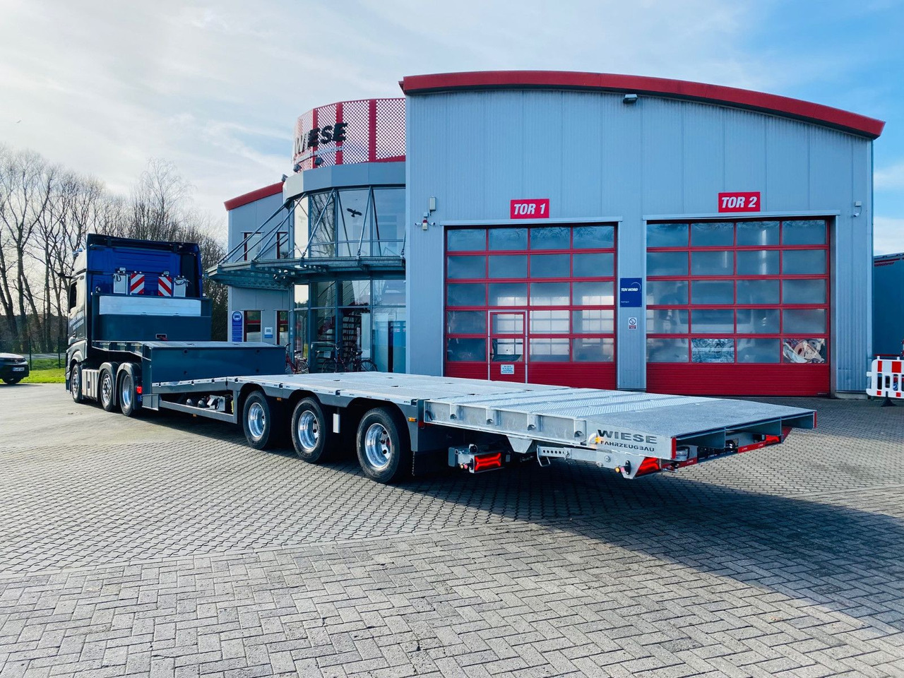 Gabelstapler/Arbeitsbühnentransporter Klapprampe - عربة مسطحة منخفضة نصف مقطورة: صور 4 Gabelstapler/Arbeitsbühnentransporter Klapprampe - عربة مسطحة منخفضة نصف مقطورة: صور 4