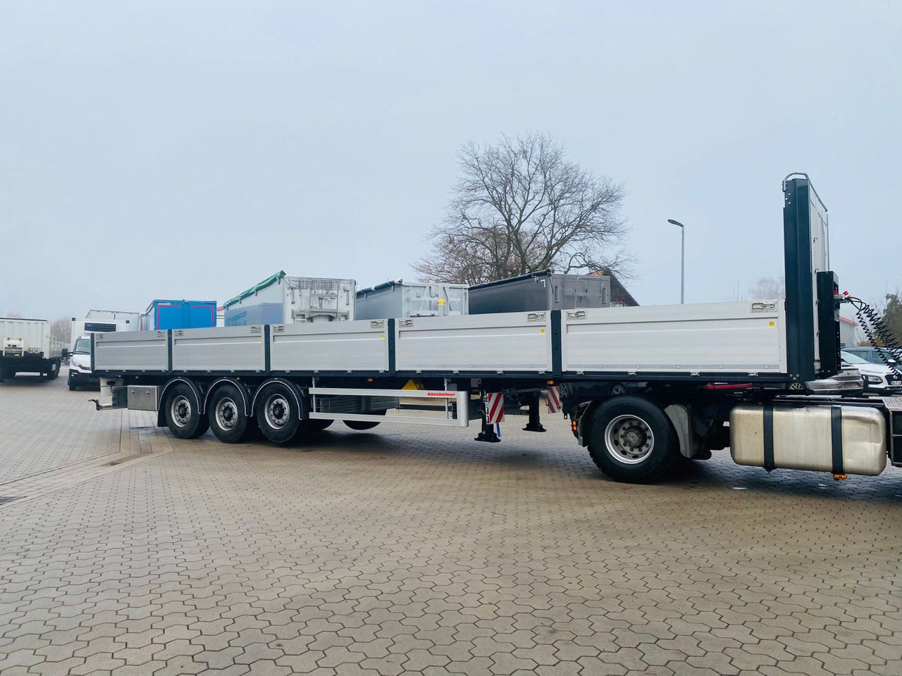 Kässbohrer Bordwandauflieger Twistlocks - نصف مقطورة مسطحة: صور 2 Kässbohrer Bordwandauflieger Twistlocks - نصف مقطورة مسطحة: صور 2