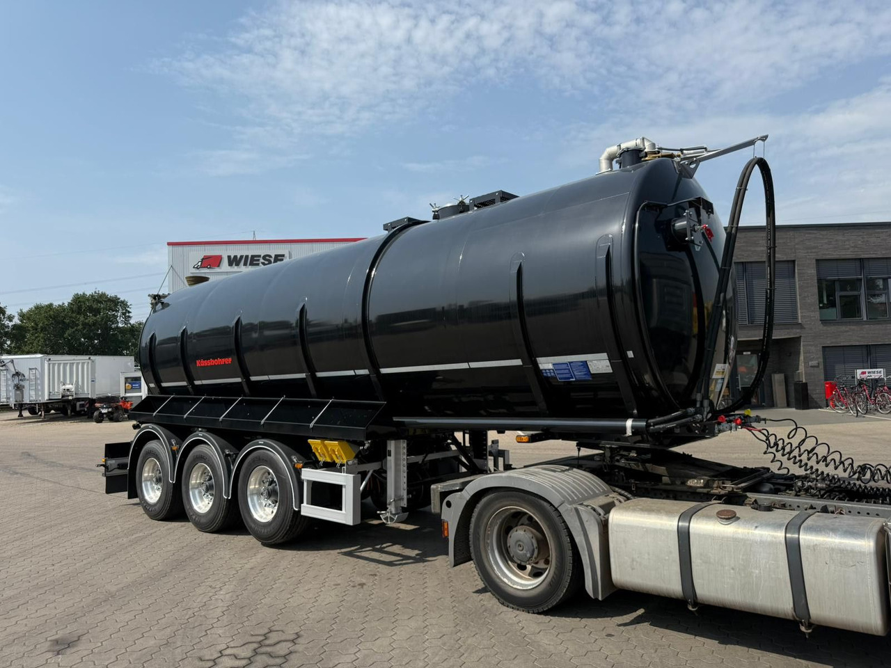 Kässbohrer K.STN L 30 Edelstahl Tanker Gülle Naturabfall - نصف مقطورة صهريج: صور 3 Kässbohrer K.STN L 30 Edelstahl Tanker Gülle Naturabfall - نصف مقطورة صهريج: صور 3