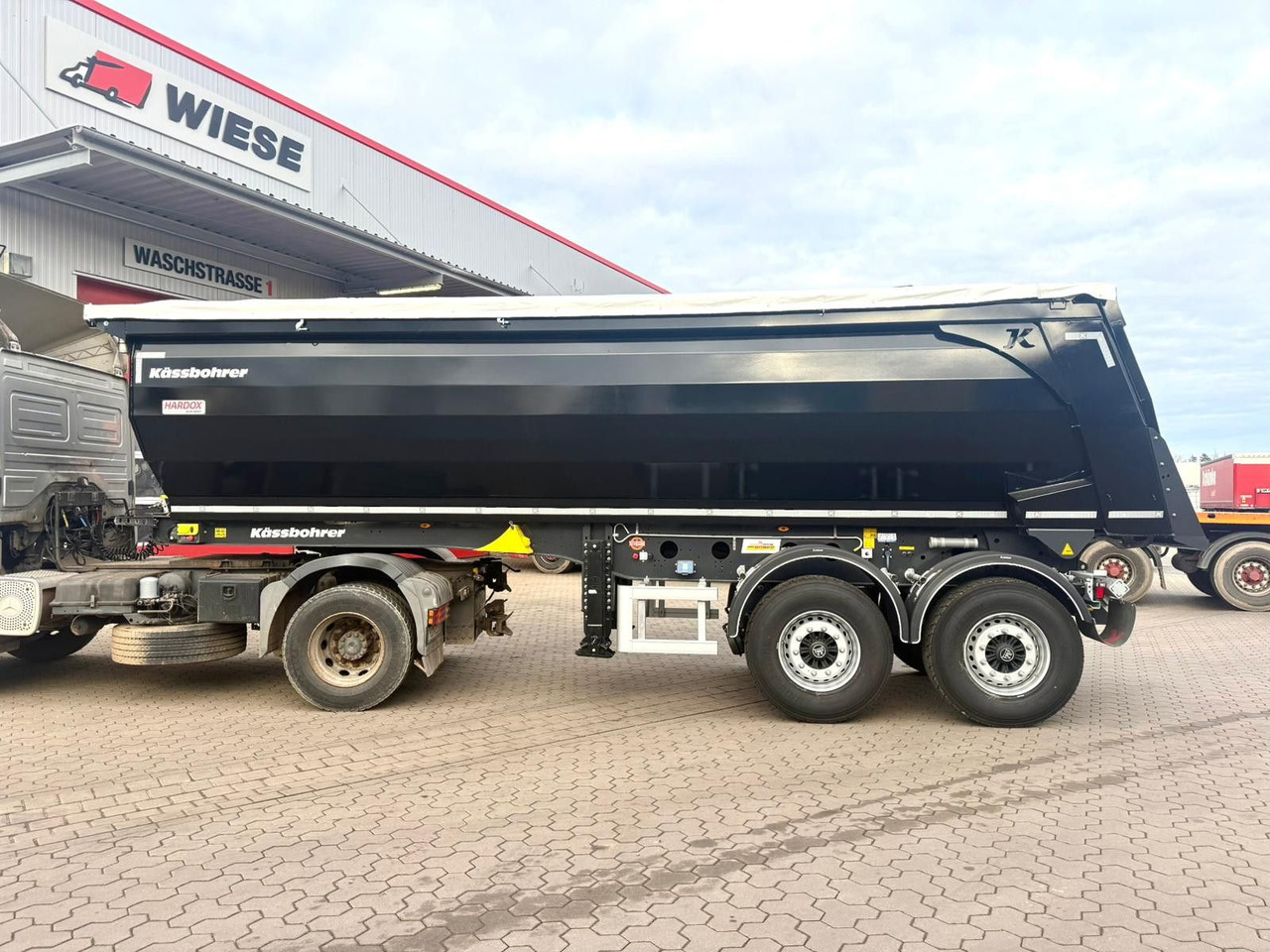 Kässbohrer SKS Stahl Kipper27m³ Hardox Elektrisches Verdeck - قلابة نصف مقطورة: صور 1 Kässbohrer SKS Stahl Kipper27m³ Hardox Elektrisches Verdeck - قلابة نصف مقطورة: صور 1