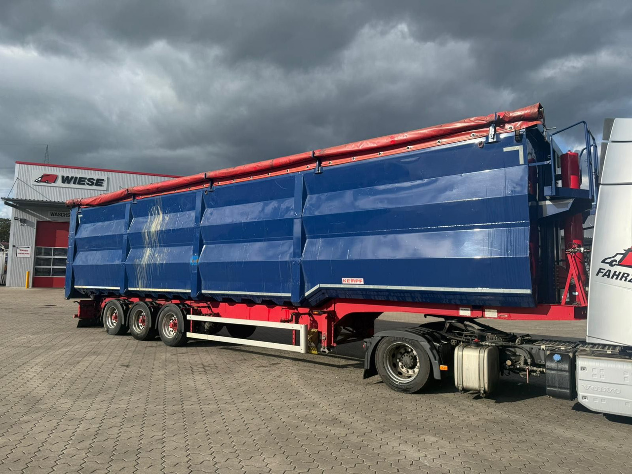 Kempf SKM 35/3 Großraummulde für Schrott 85m³ - قلابة نصف مقطورة: صور 1 Kempf SKM 35/3 Großraummulde für Schrott 85m³ - قلابة نصف مقطورة: صور 1