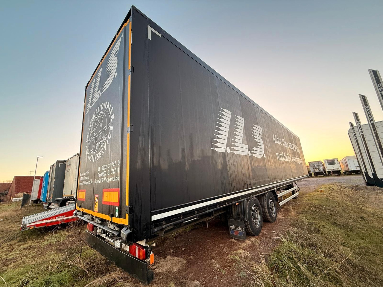 Krone SZ - Mega Koffer mit Rampenhalterung - بصندوق مغلق نصف مقطورة: صور 4 Krone SZ - Mega Koffer mit Rampenhalterung - بصندوق مغلق نصف مقطورة: صور 4