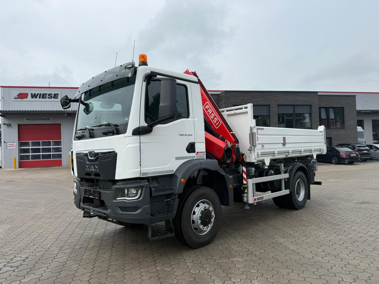 MAN 18.320 4x4 mit Fassi Ladekran Sofort Verfügbar - شاحنة كرين: صور 1 MAN 18.320 4x4 mit Fassi Ladekran Sofort Verfügbar - شاحنة كرين: صور 1