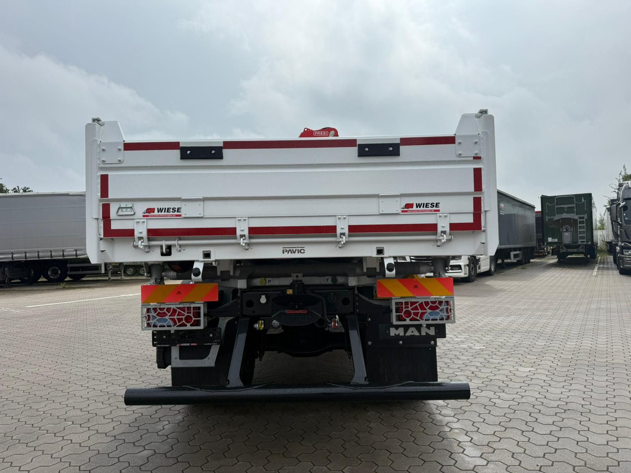 MAN 18.320 4x4 mit Fassi Ladekran Sofort Verfügbar - شاحنة كرين: صور 5 MAN 18.320 4x4 mit Fassi Ladekran Sofort Verfügbar - شاحنة كرين: صور 5