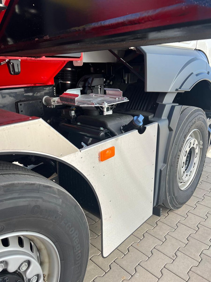 MAN 8x4 mit F1150RA.2.28 L616 Winde, 2.per. Korb إيجار MAN 8x4 mit F1150RA.2.28 L616 Winde, 2.per. Korb: صور 9