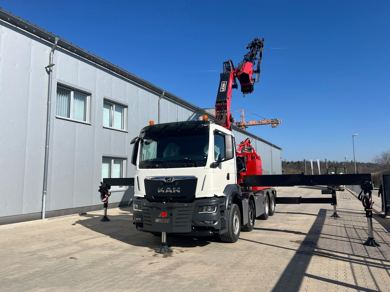 MAN 8x4 mit F1150RA.2.28 L616 Winde, 2.per. Korb - شاحنة كرين: صور 1 MAN 8x4 mit F1150RA.2.28 L616 Winde, 2.per. Korb - شاحنة كرين: صور 1