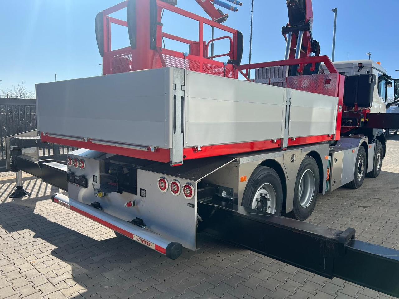 MAN 8x4 mit F1150RA.2.28 L616 Winde, 2.per. Korb إيجار MAN 8x4 mit F1150RA.2.28 L616 Winde, 2.per. Korb: صور 13