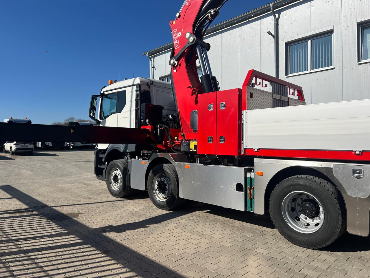 MAN 8x4 mit F1150RA.2.28 L616 Winde, 2.per. Korb إيجار MAN 8x4 mit F1150RA.2.28 L616 Winde, 2.per. Korb: صور 11