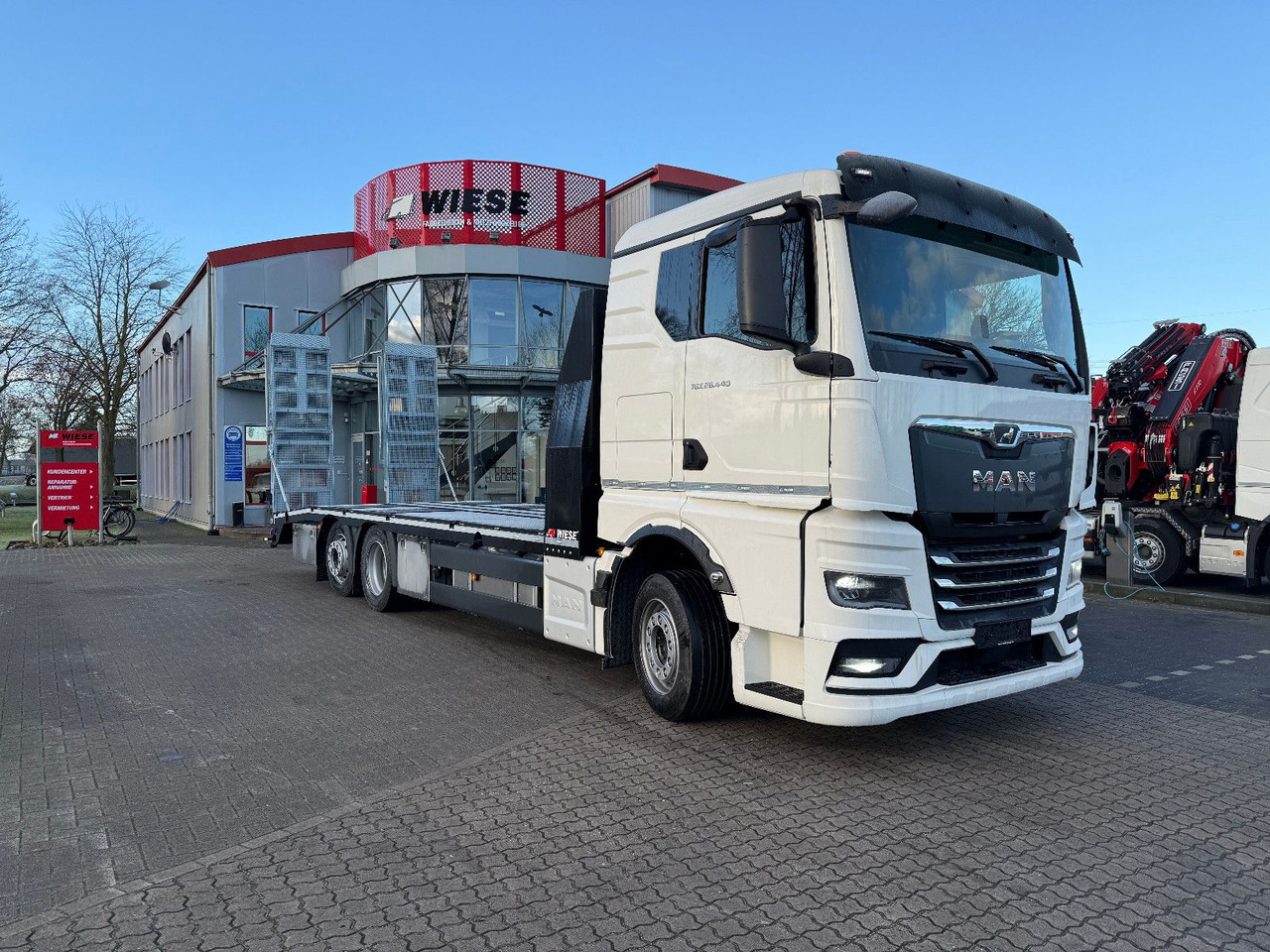 شاحنات مسطحة MAN Baumaschinen-  Arbeitsbühnentransporter Rampen: صور 10