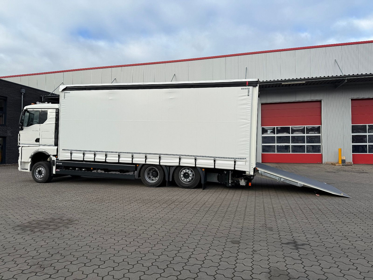 MAN TGX 26.440 6x2 LL Schwerlast Ladebordwand/Rampe - سيارة السحب للتصليح: صور 2 MAN TGX 26.440 6x2 LL Schwerlast Ladebordwand/Rampe - سيارة السحب للتصليح: صور 2