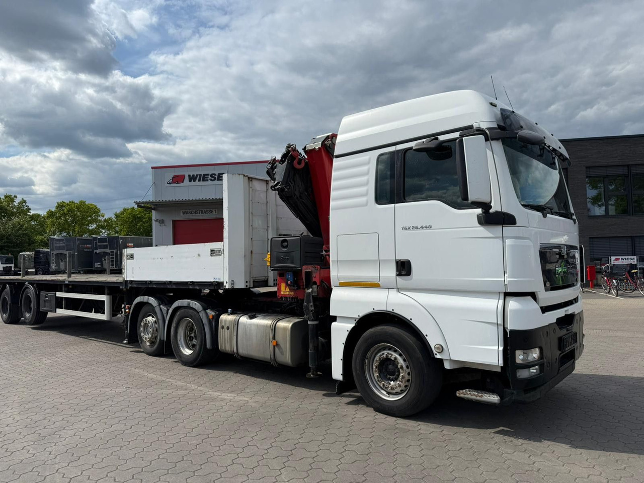 MAN TGX 26.440 6x2 mit HMF 3000-5 Kran - شاحنة جرار: صور 1 MAN TGX 26.440 6x2 mit HMF 3000-5 Kran - شاحنة جرار: صور 1