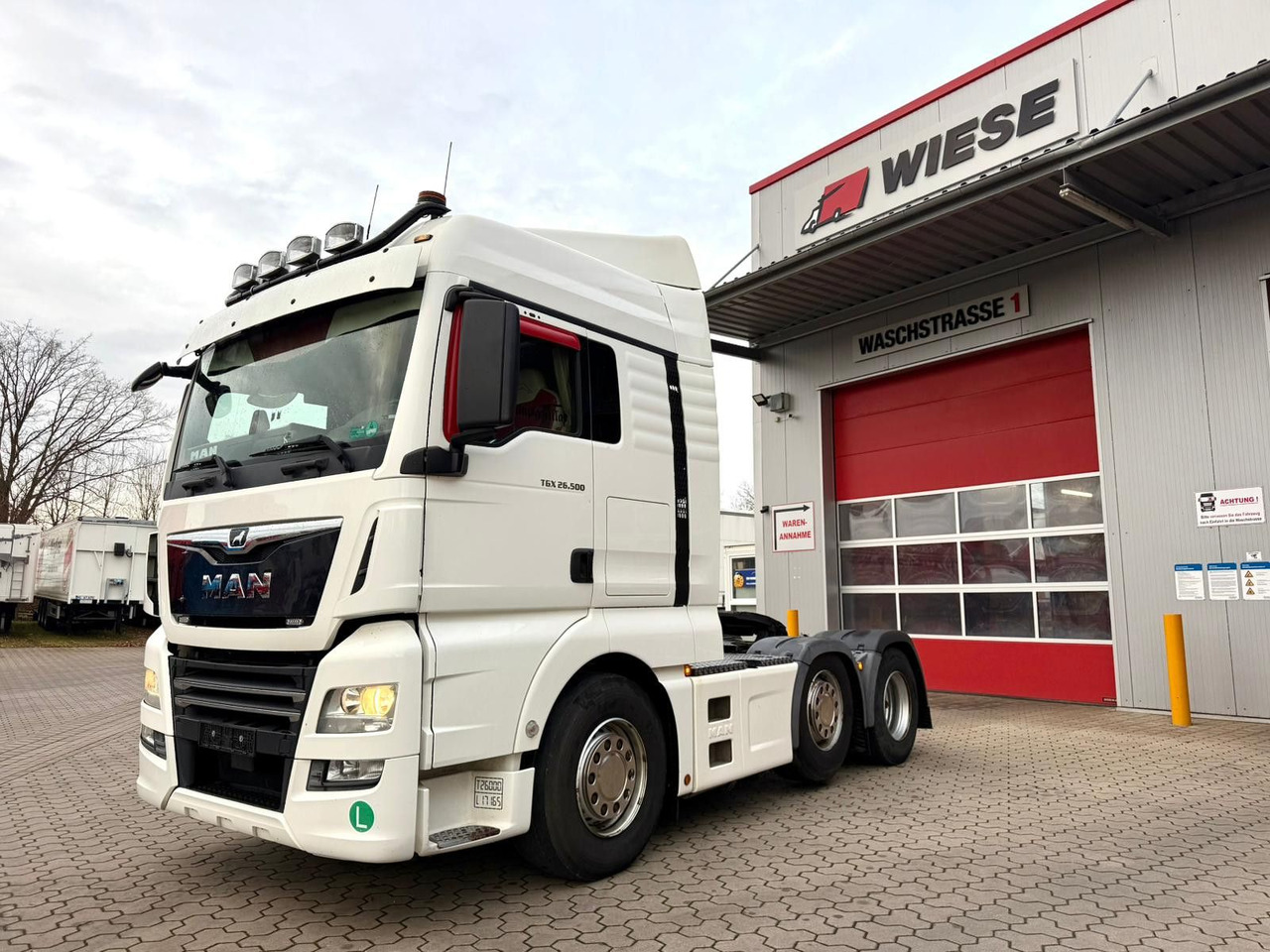 MAN TGX 26.500 6x2 Hydraulik Exklusiv Innenraum - شاحنة جرار: صور 2 MAN TGX 26.500 6x2 Hydraulik Exklusiv Innenraum - شاحنة جرار: صور 2