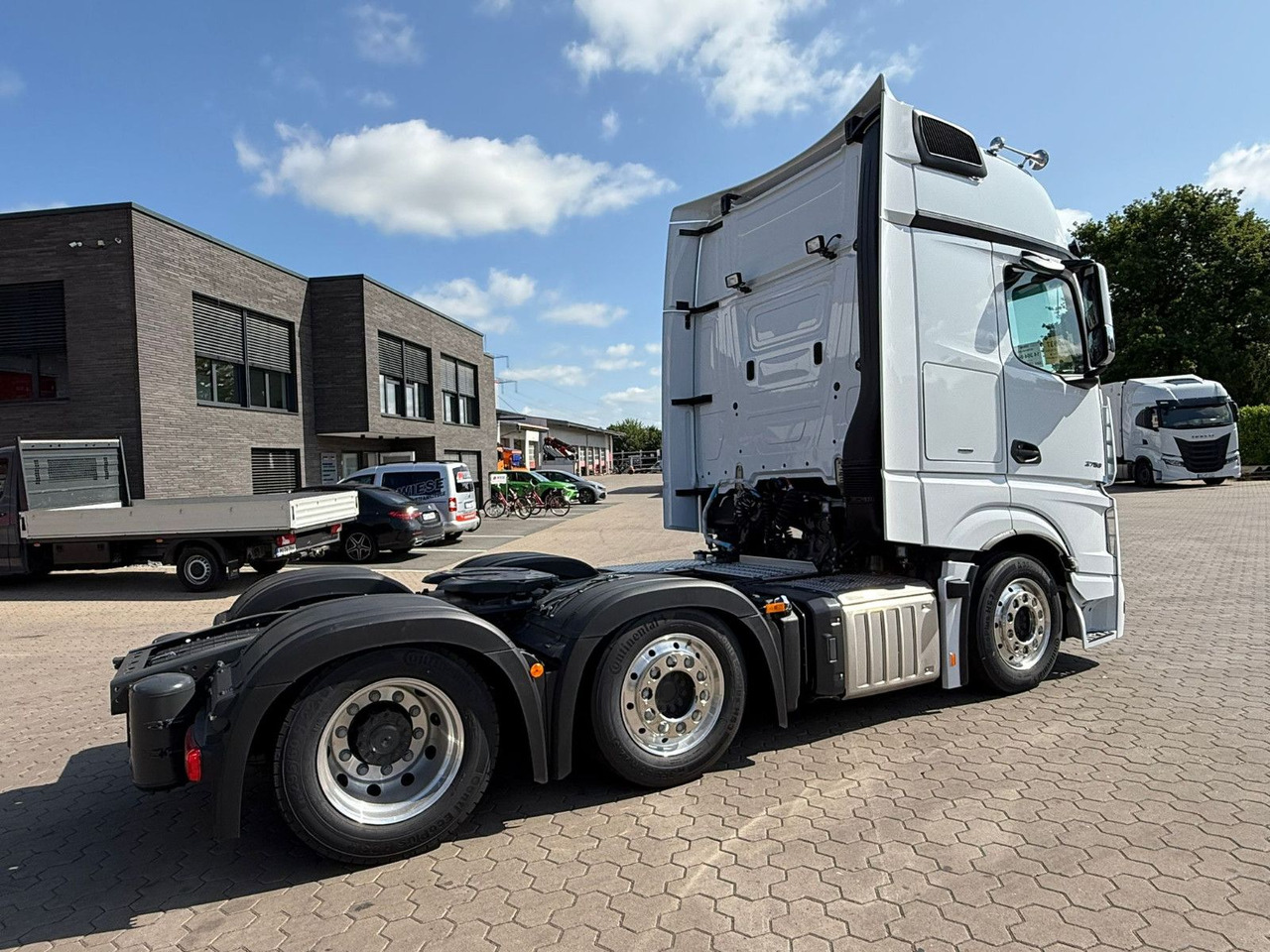 Mercedes-Benz Actros 2753 GigaSpace L 6x2 Lowliner TrendLine - شاحنة جرار: صور 5 Mercedes-Benz Actros 2753 GigaSpace L 6x2 Lowliner TrendLine - شاحنة جرار: صور 5