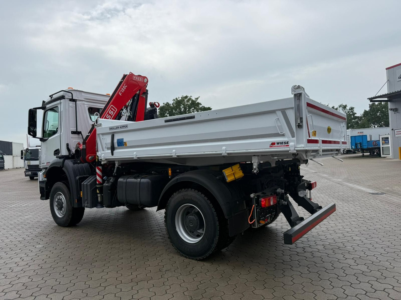 Mercedes-Benz Arocs 1835 4x4 Allrad Fassi F135 Kran Kipper - شاحنة كرين: صور 4 Mercedes-Benz Arocs 1835 4x4 Allrad Fassi F135 Kran Kipper - شاحنة كرين: صور 4