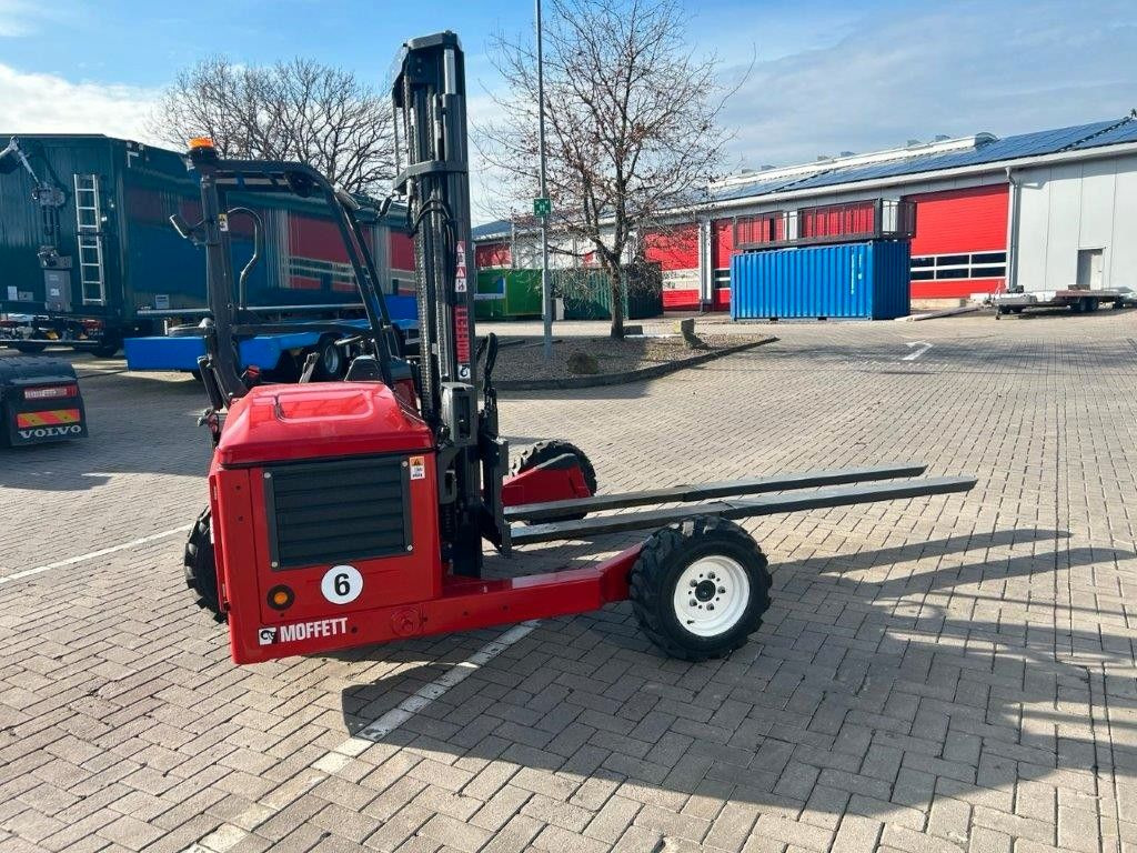 Moffett CARGOTEC - Tragkraft 2.500 kg Moffett CARGOTEC - Tragkraft 2.500 kg - Miete möglich - رافعة شوكية ديزل: صور 3 Moffett CARGOTEC - Tragkraft 2.500 kg Moffett CARGOTEC - Tragkraft 2.500 kg - Miete möglich - رافعة شوكية ديزل: صور 3