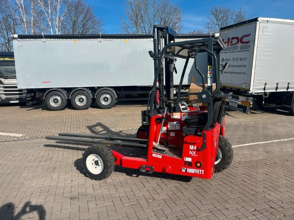 Moffett CARGOTEC - Tragkraft 2.500 kg Moffett CARGOTEC - Tragkraft 2.500 kg - Miete möglich - رافعة شوكية ديزل: صور 1 Moffett CARGOTEC - Tragkraft 2.500 kg Moffett CARGOTEC - Tragkraft 2.500 kg - Miete möglich - رافعة شوكية ديزل: صور 1