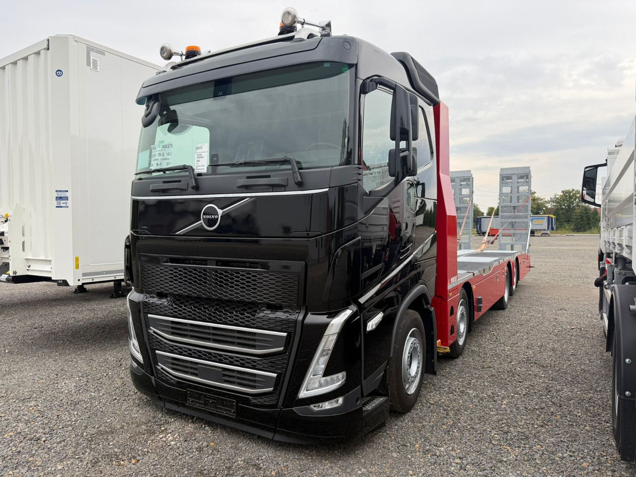 Volvo Arbeitsbühnen Baumaschinentransporter mit Rampen - شاحنة نقل سيارات شاحنة: صور 2 Volvo Arbeitsbühnen Baumaschinentransporter mit Rampen - شاحنة نقل سيارات شاحنة: صور 2