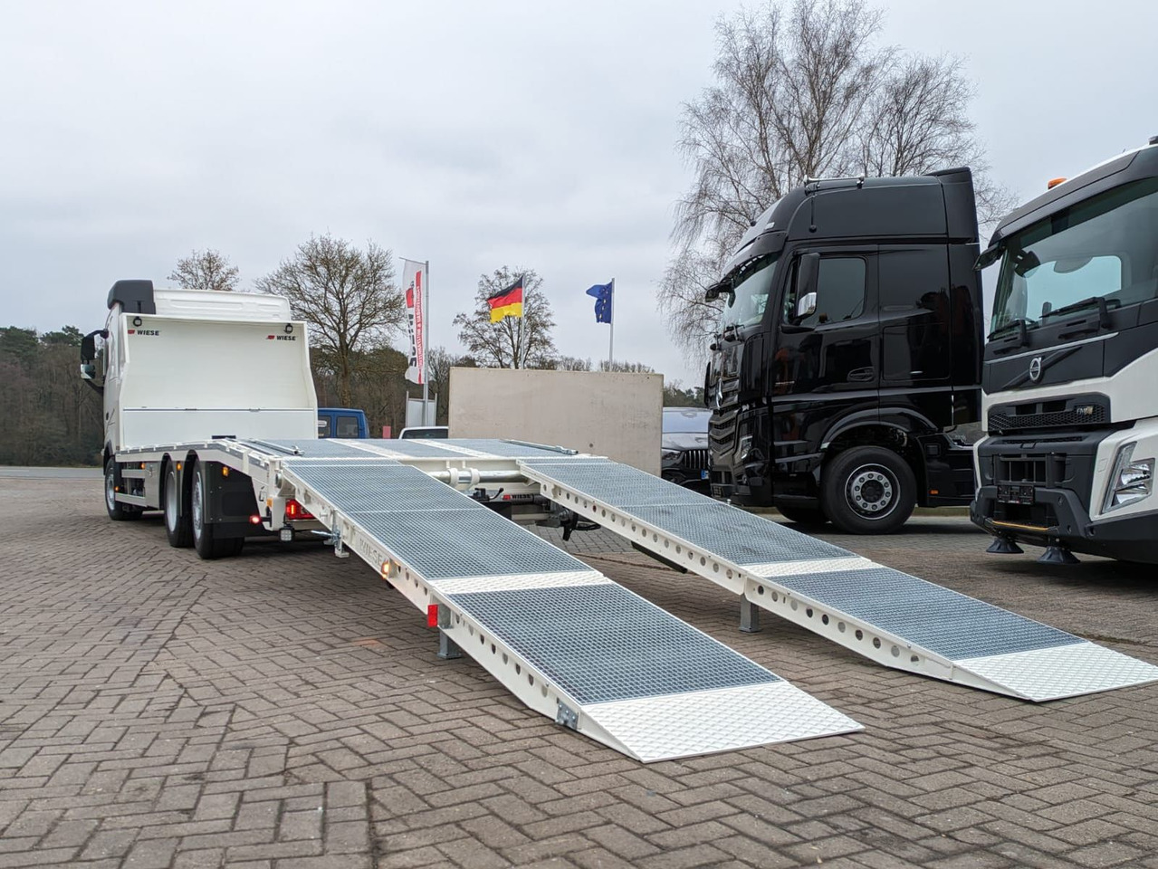 Volvo FH 420 Maschinentransporter mit Rampen - شاحنات مسطحة: صور 2 Volvo FH 420 Maschinentransporter mit Rampen - شاحنات مسطحة: صور 2