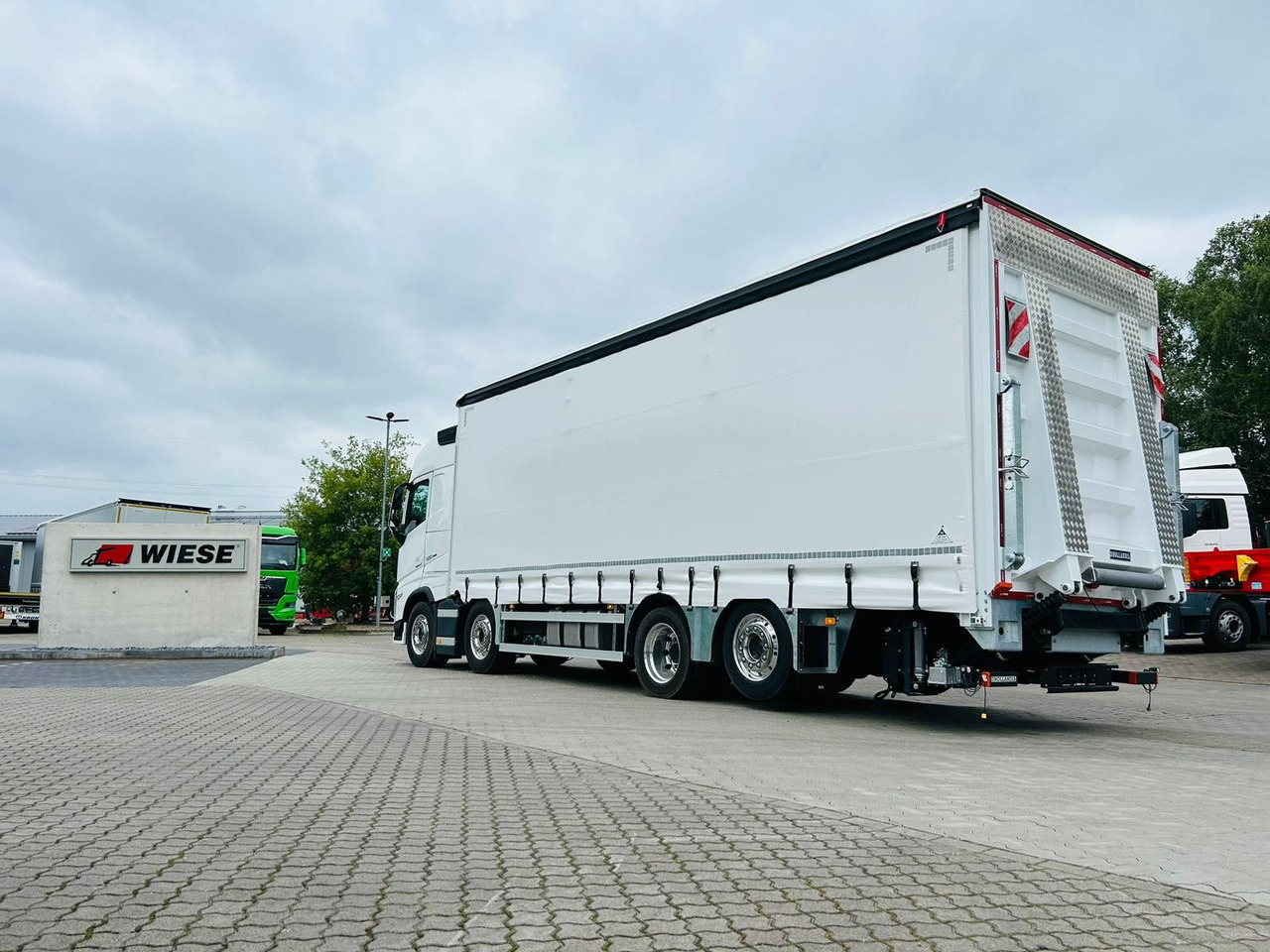 Volvo FH 500 8x2 Arbeitsbühnen Transporter LBW 9t - شاحنة ستارة: صور 2 Volvo FH 500 8x2 Arbeitsbühnen Transporter LBW 9t - شاحنة ستارة: صور 2