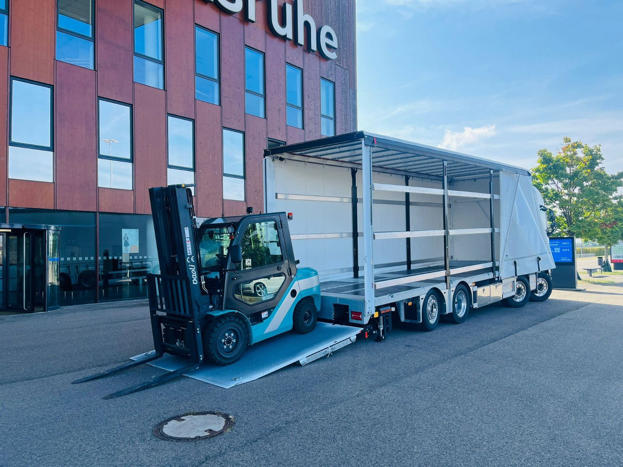 Volvo FH 500 8x2 Arbeitsbühnen Transporter LBW 9t - شاحنة ستارة: صور 1 Volvo FH 500 8x2 Arbeitsbühnen Transporter LBW 9t - شاحنة ستارة: صور 1
