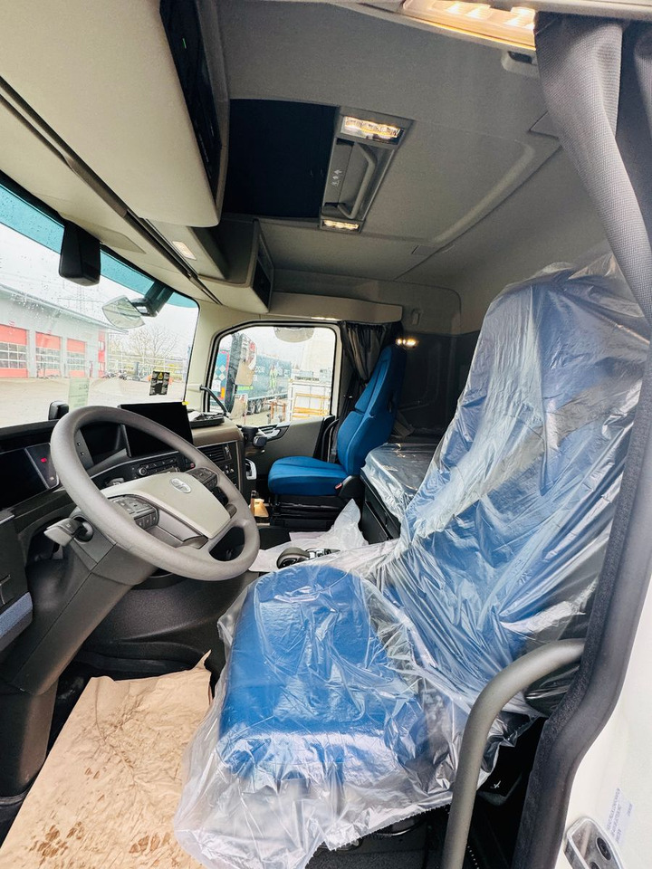 Volvo FH 500 8x4 Kran F710 RA2.27 Jib & Winde Sofort - شاحنة جرار: صور 5 Volvo FH 500 8x4 Kran F710 RA2.27 Jib & Winde Sofort - شاحنة جرار: صور 5