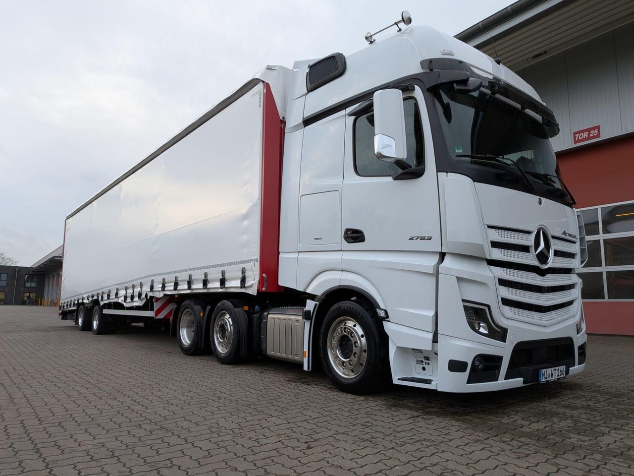 Wiese Gabelstaplertransporter mit Rampe - الخيمة نصف مقطورة: صور 3 Wiese Gabelstaplertransporter mit Rampe - الخيمة نصف مقطورة: صور 3