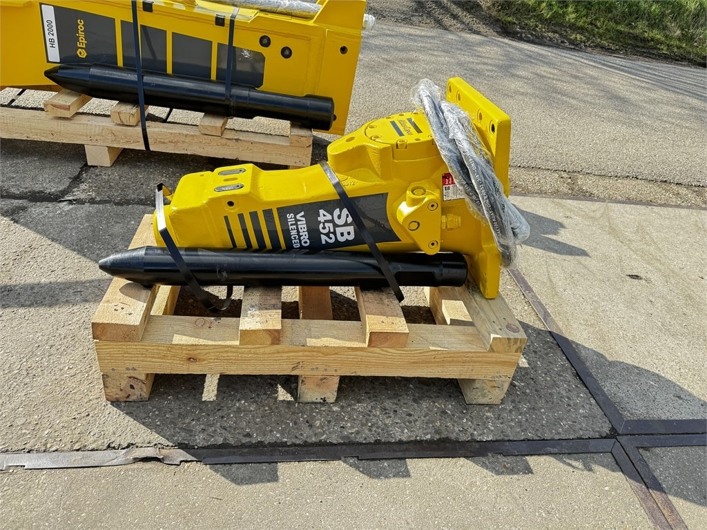 Atlas Copco SB 452 Epiroc SB452 - مطرقة هيدروليكية - آلات البناء: صور 1 Atlas Copco SB 452 Epiroc SB452 - مطرقة هيدروليكية - آلات البناء: صور 1
