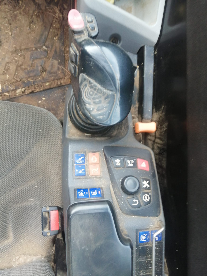 MANITOU 630 105 - جرار: صور 4 MANITOU 630 105 - جرار: صور 4