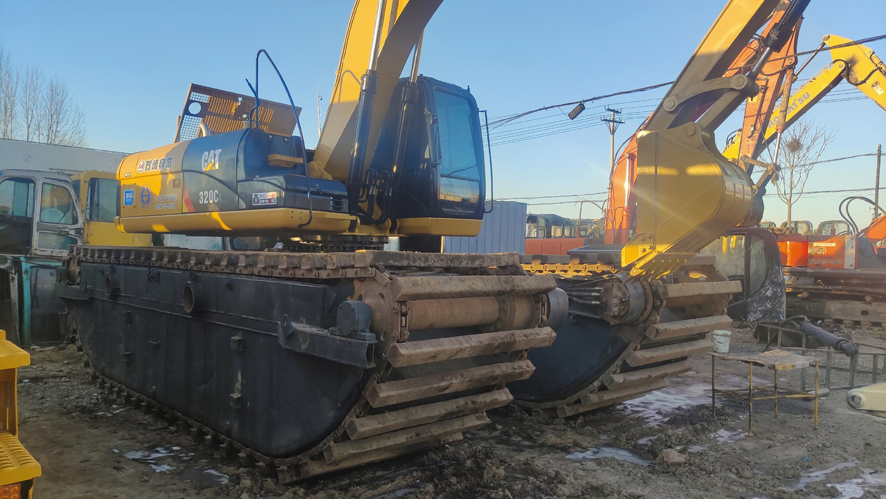 CATERPILLAR 320C - حفارات برمائية: صور 1 CATERPILLAR 320C - حفارات برمائية: صور 1